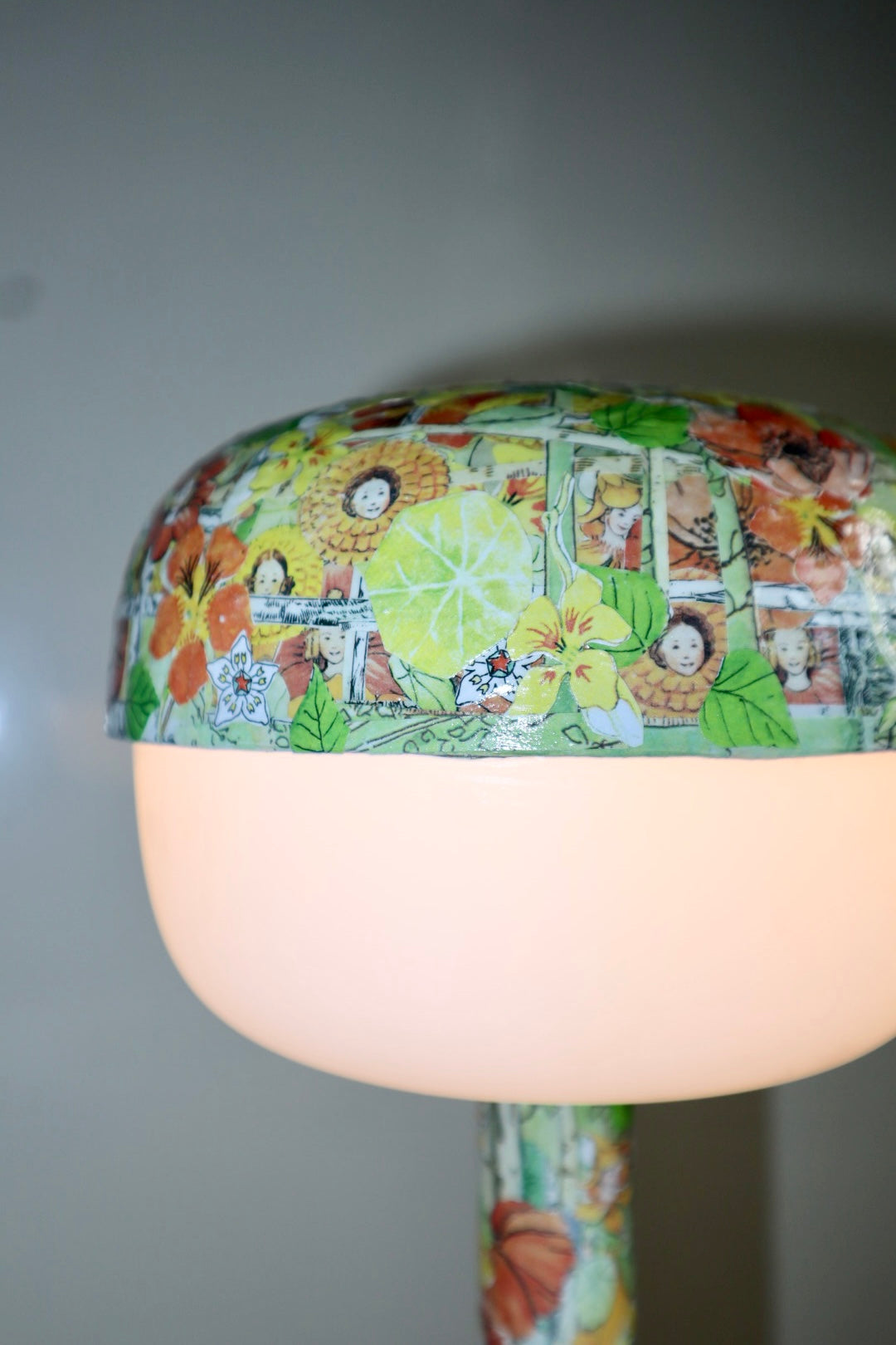 Men det får du inte tala om för nån ~ lampa