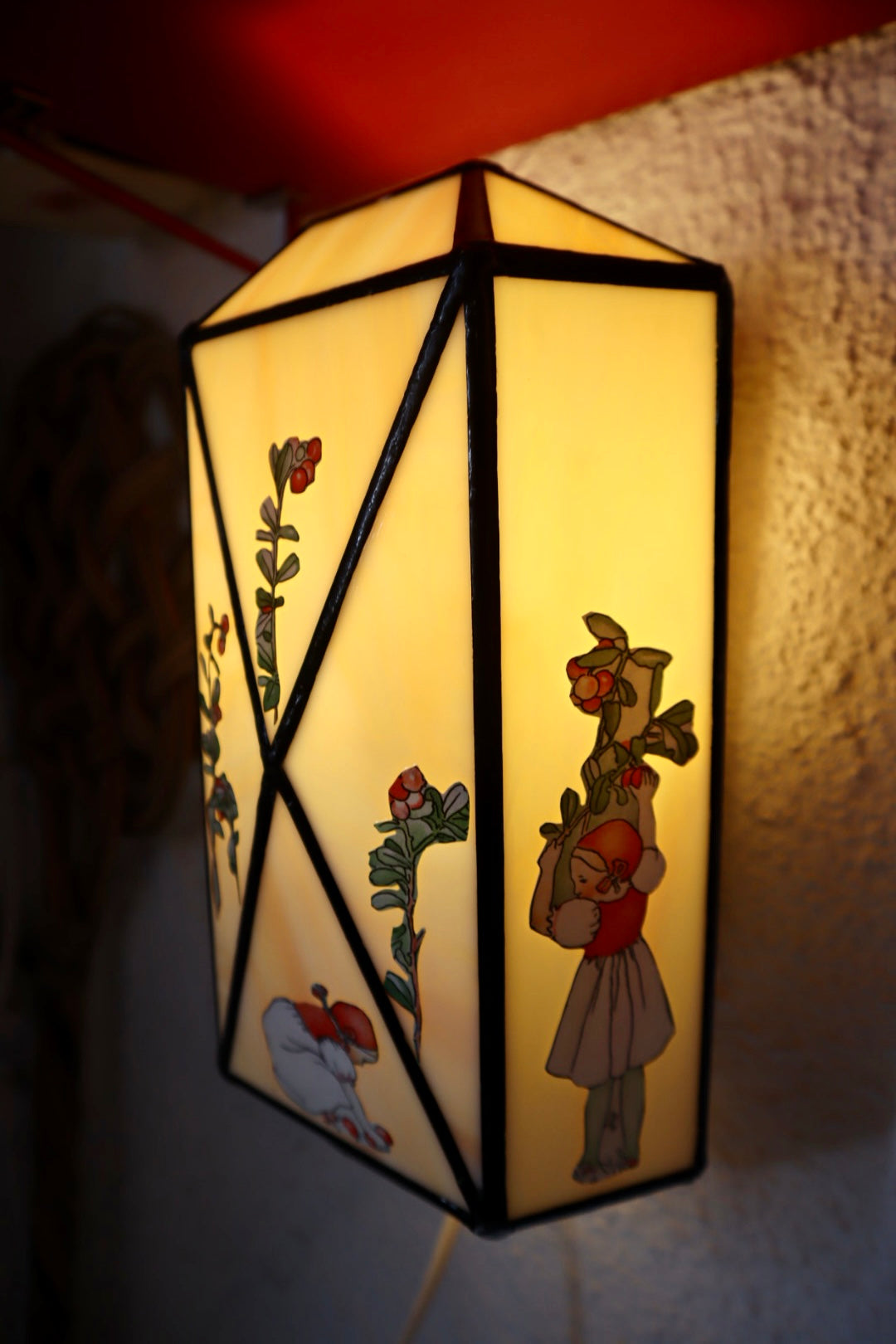 Lingonflickor ~ vägglampa