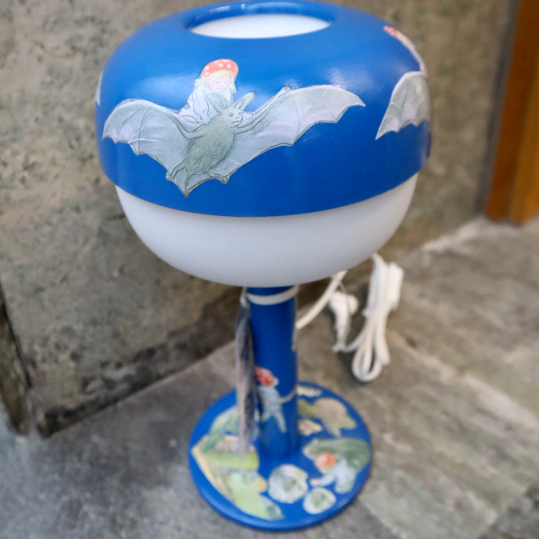 Tomtebobarnen ~ lampa