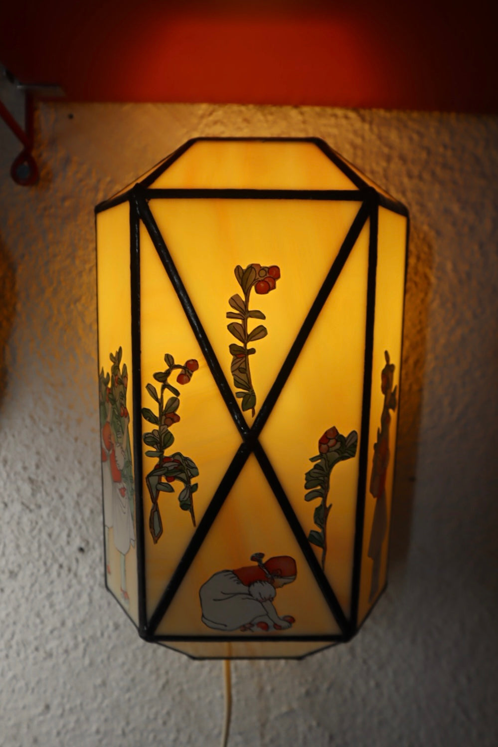 Lingonflickor ~ vägglampa