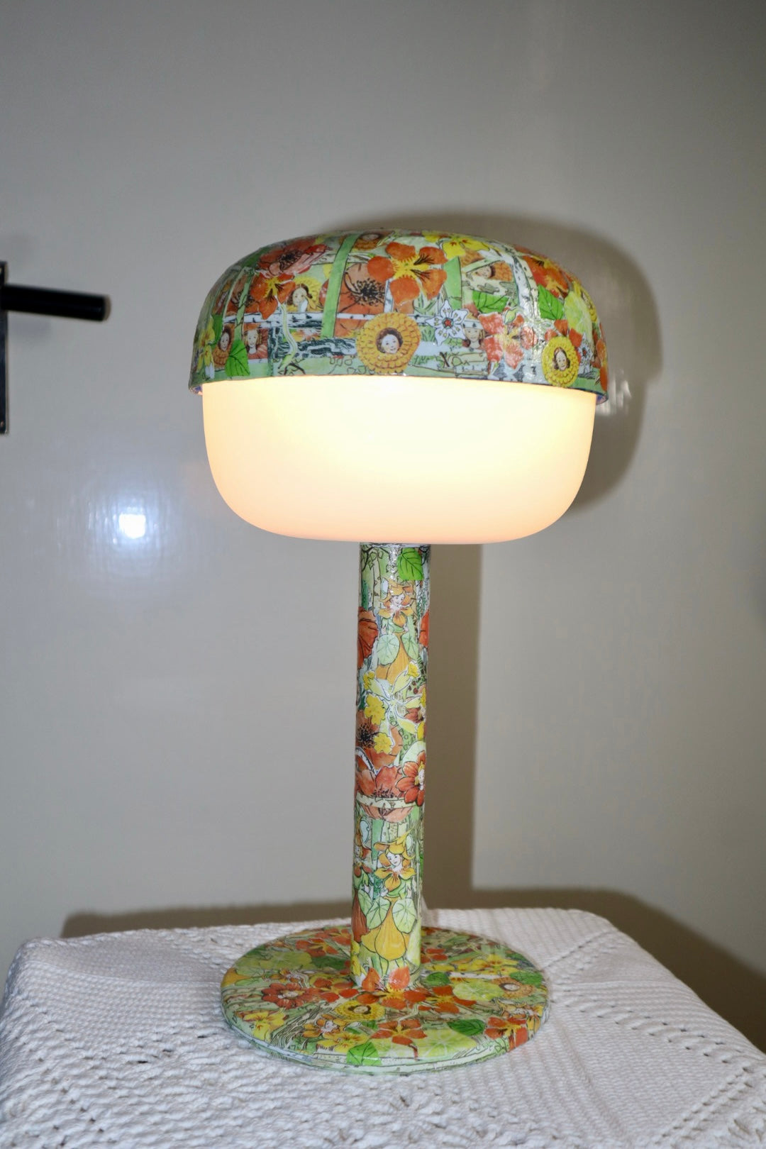 Men det får du inte tala om för nån ~ lampa