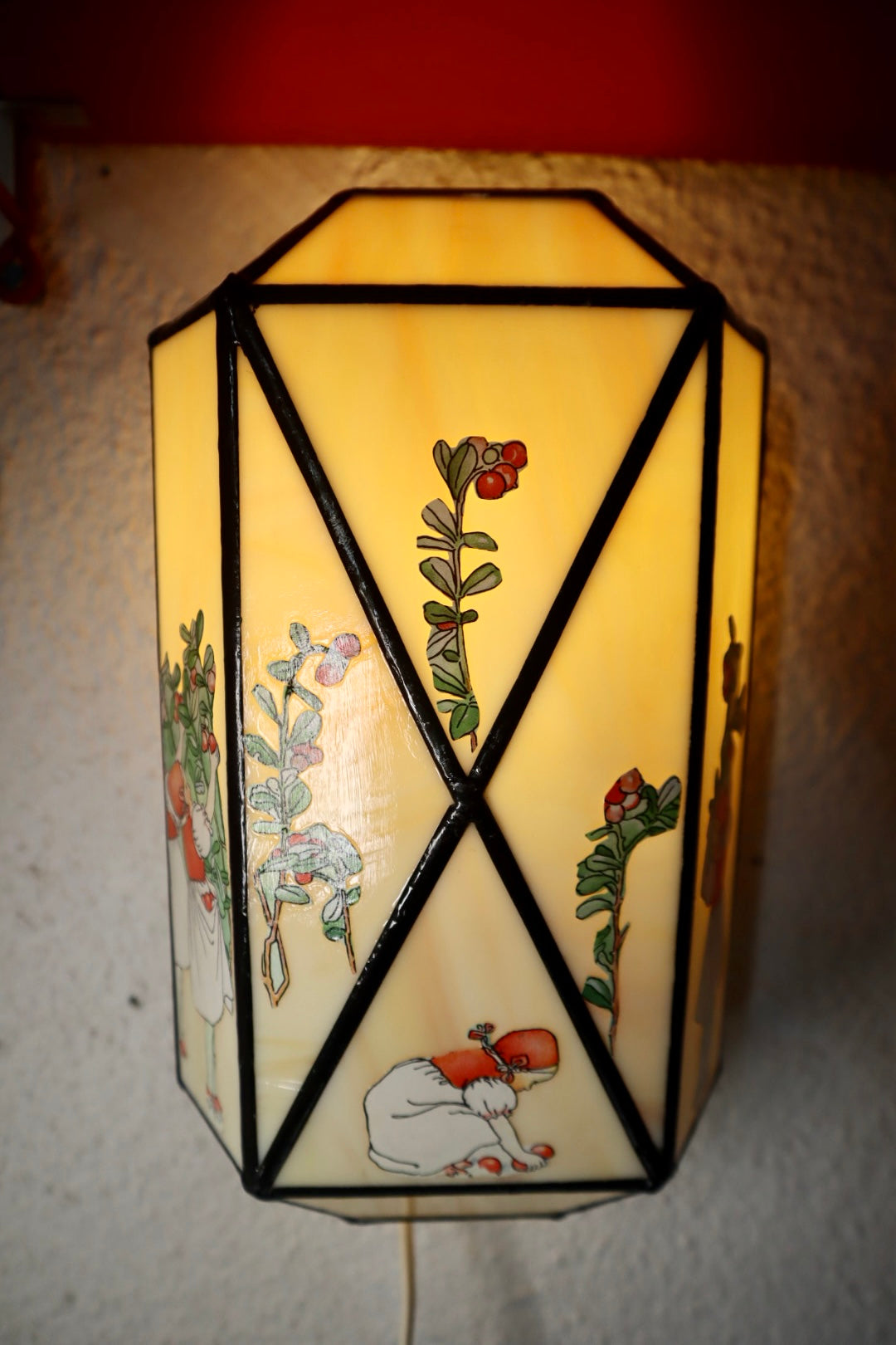 Lingonflickor ~ vägglampa