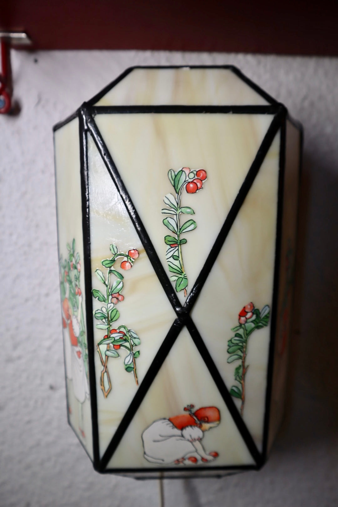 Lingonflickor ~ vägglampa