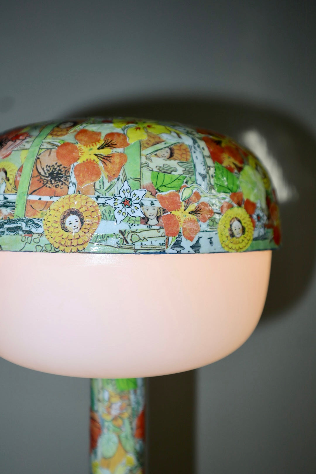 Men det får du inte tala om för nån ~ lampa