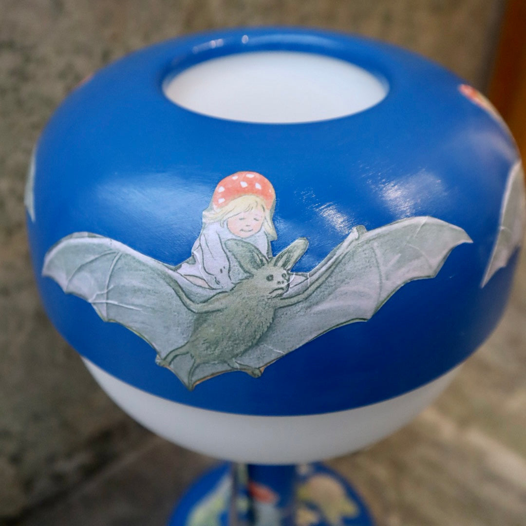 Tomtebobarnen ~ lampa