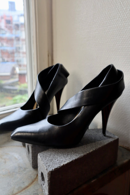 STELLA MCCARTNEY, storlek 37, behöver klackas om