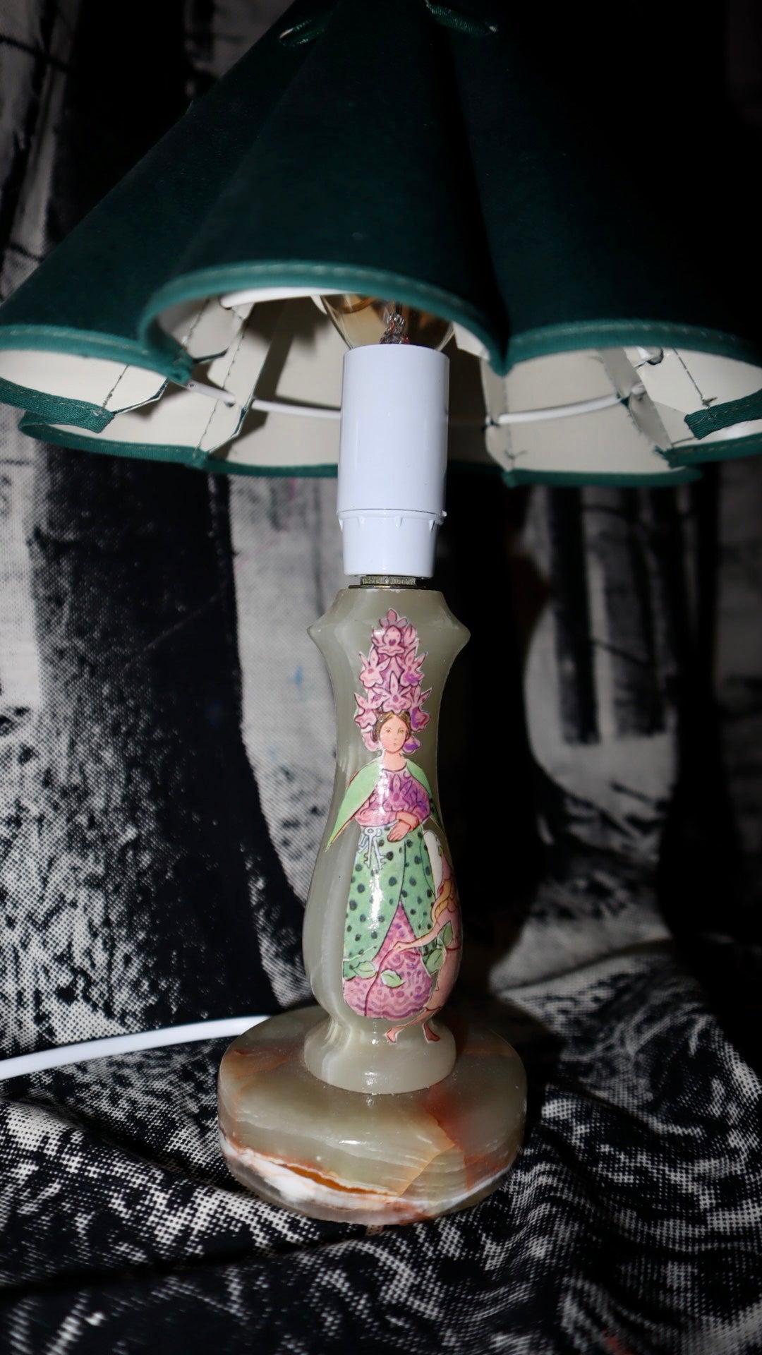 FRU SYREN, lampa