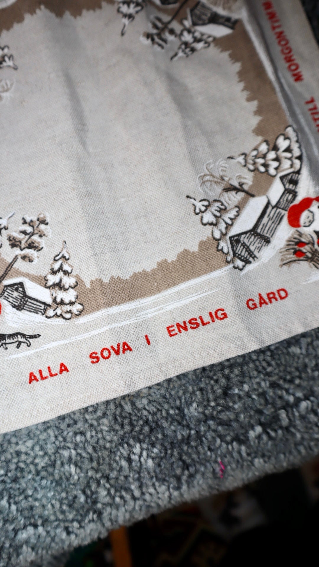 JULSERVETTER, tyg