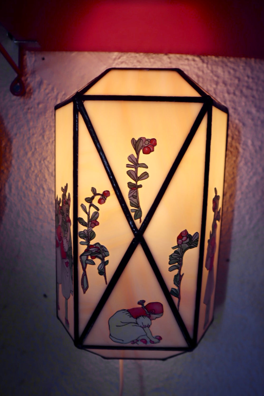 Lingonflickor ~ vägglampa