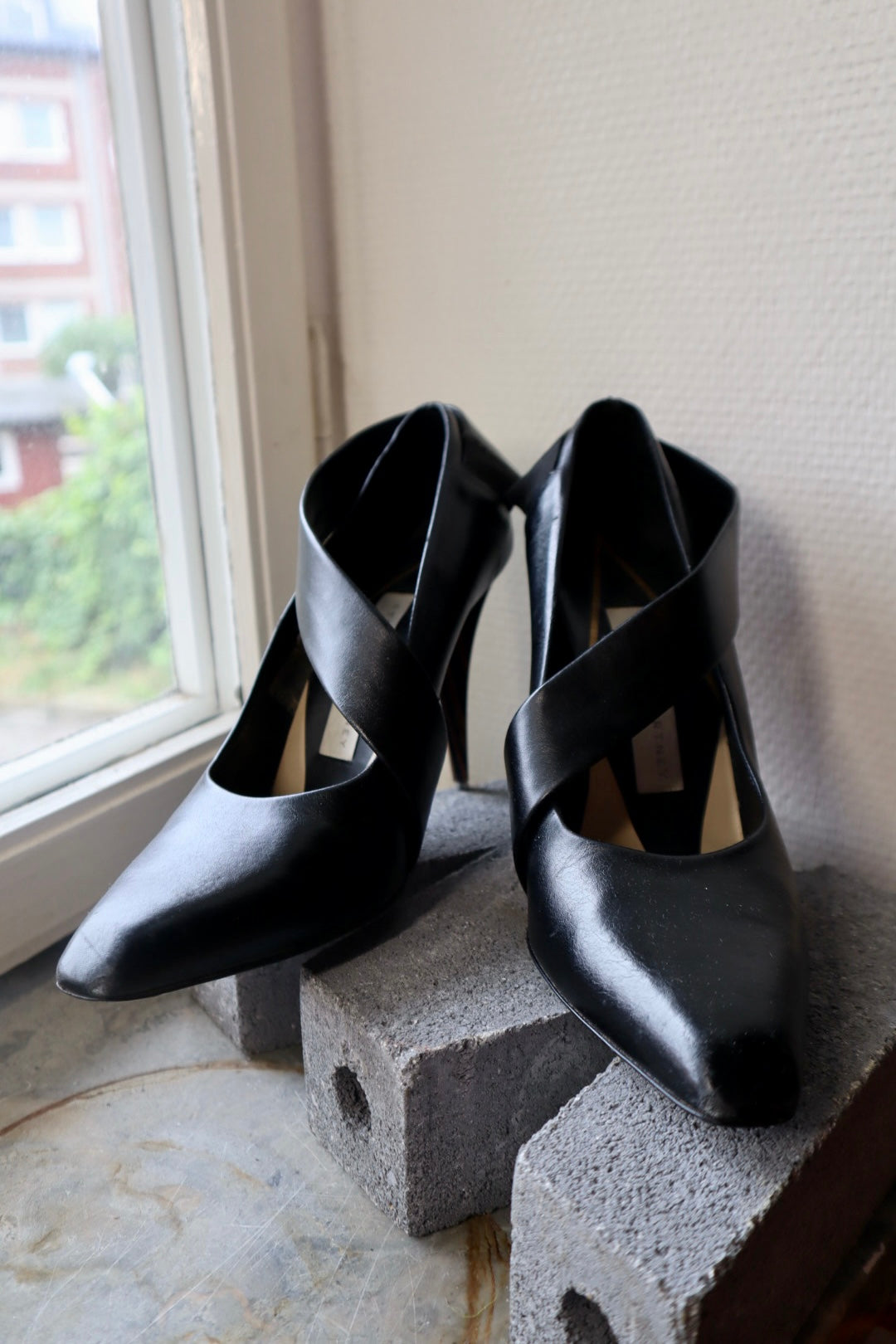 STELLA MCCARTNEY, storlek 37, behöver klackas om