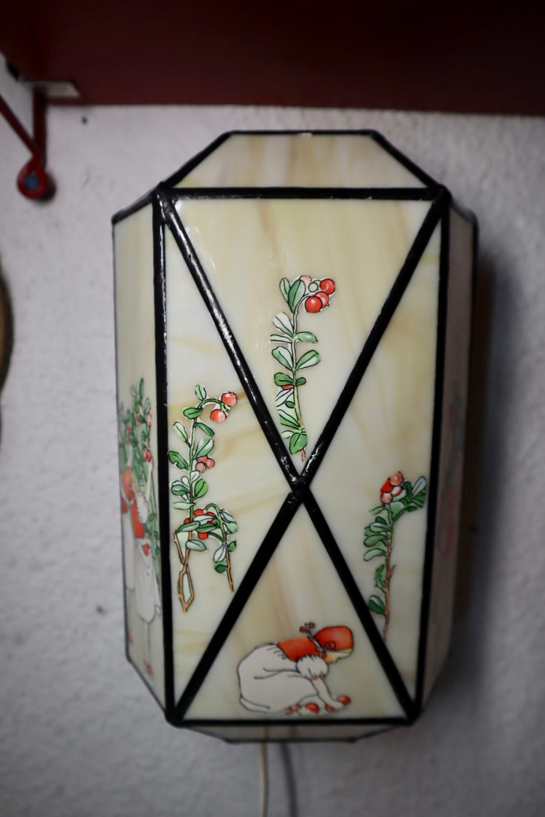 Lingonflickor ~ vägglampa